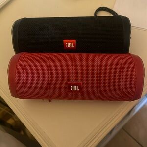 Pair of JBL Flip Wireless Speakers